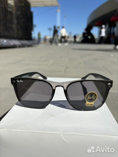 Солнцезащитные очки RAY BAN