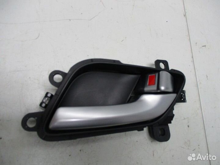 Ручка двери задней внутренняя правая Kia Quoris KH