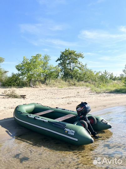 Лодка Ривьера 3200