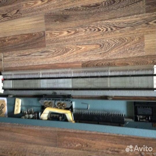 Вязальная машинка Нева 5