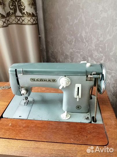 Швейная машина Чайка 2