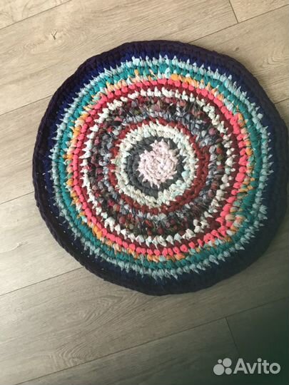 Коврик вязаный