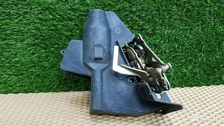 Замок двери задний правый Mercedes C180 W202