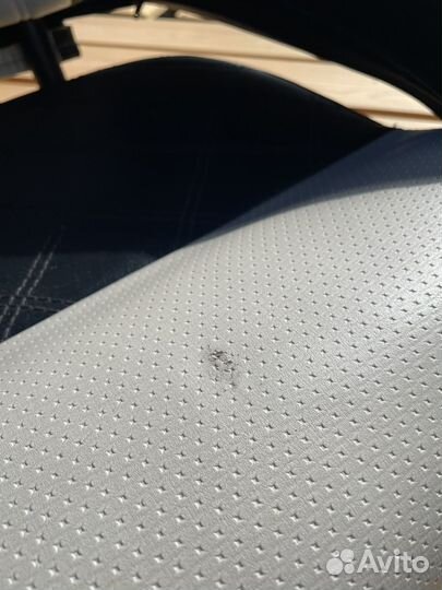 Кресло кожаное на катер