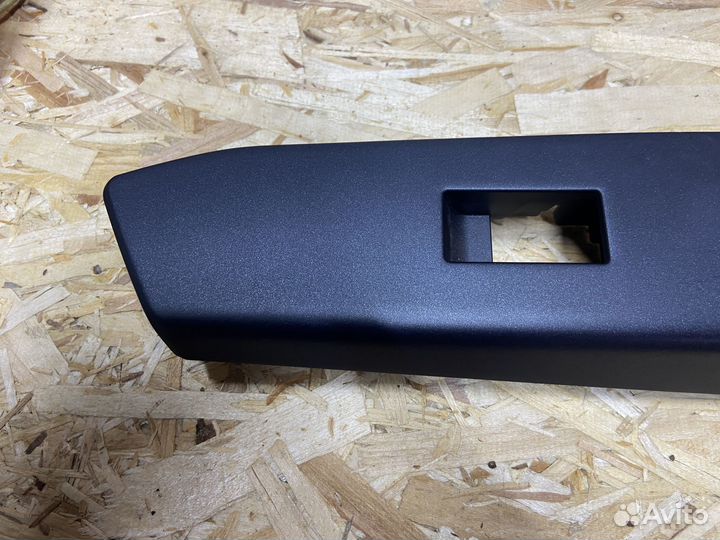 Накладка стеклоподъемника правая Toyota RAV 4 44