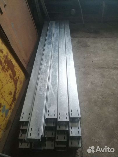 Лоток оцинкованный 100х50х2500 с крышкой