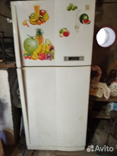 Холодильник двухкамерный большой