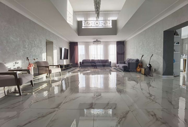 Дом 404 м² на участке 13 сот.