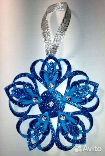 Новогодние украшения к интерьеру и на елку