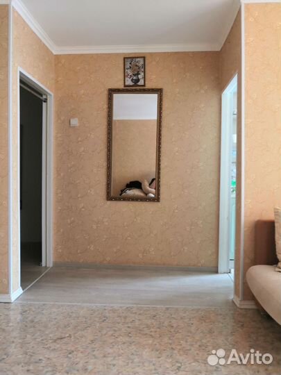 Зеркало настенное в раме