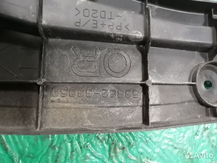 Пыльник крыла передний правый Toyota Camry V50