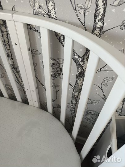 Кровать детская с маятником