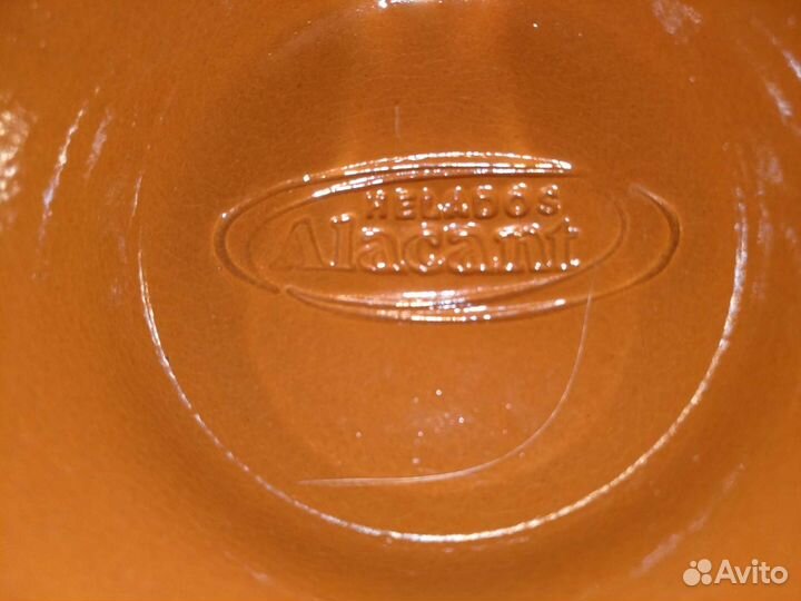 Горшок новый.Испания. диаметр 11 см высота 7 см