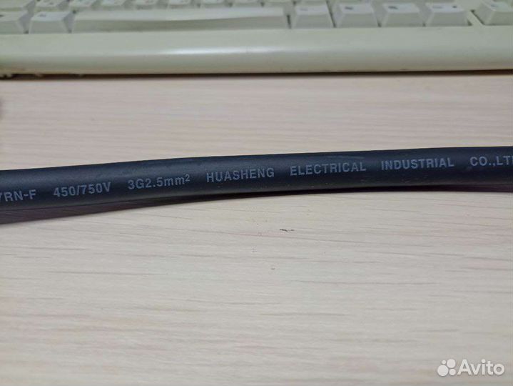 Кабель питания 220В