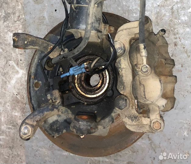 Ступица передняя в сборе Nissan X-Trail NT30