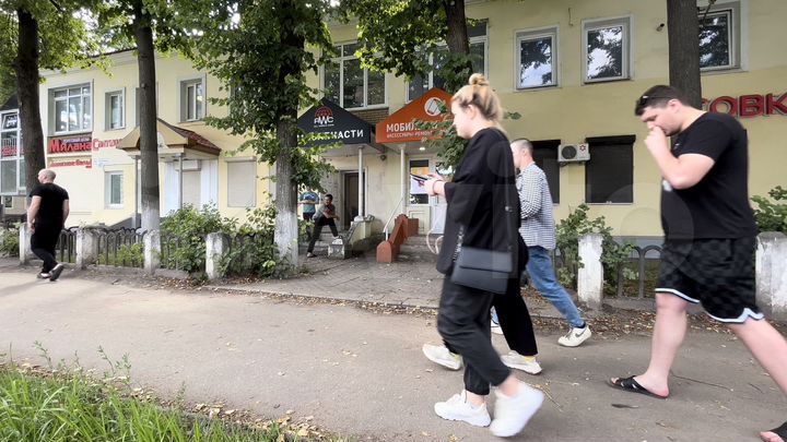 910 чел./час трафик с остановки через Помещение