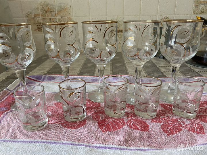 Набор бокалов и рюмок