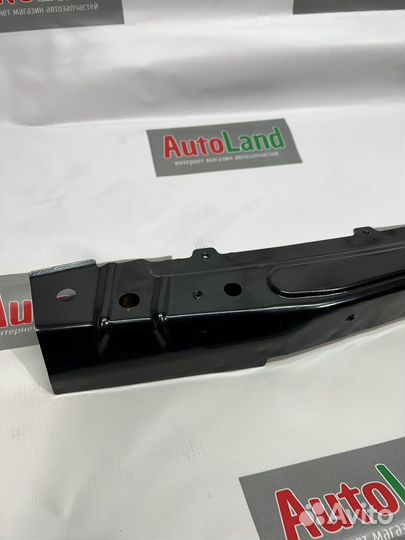 Нижняя поперечина рамки радиатора Лада Веста