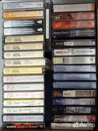 Кассеты для магнитофона и коробка под них винтаж