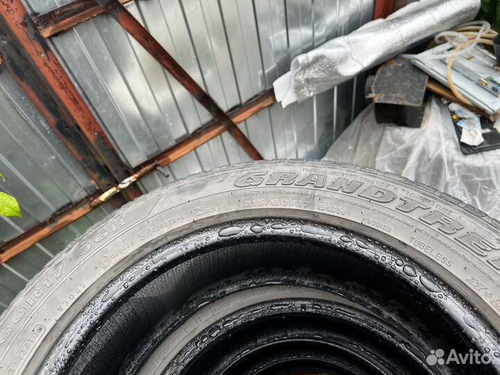 Dunlop Grandtrek ST20 215/60 R17 96H