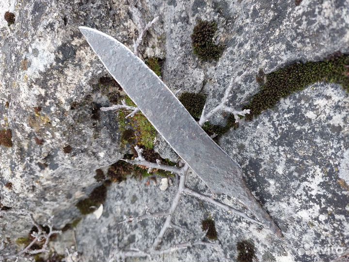 Древний кованый нож с оселками