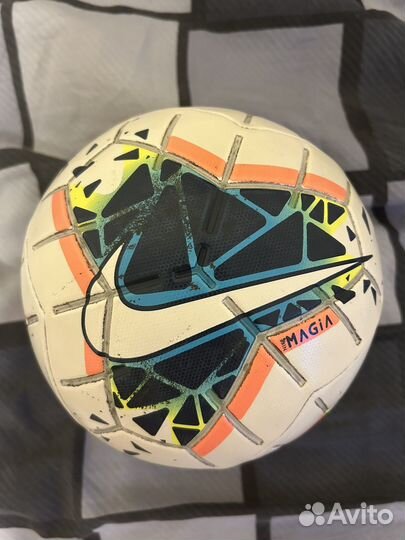 Футбольный мяч nike magia