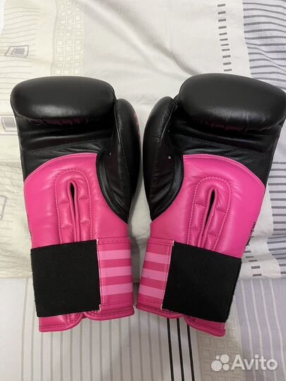 Боксерские перчатки