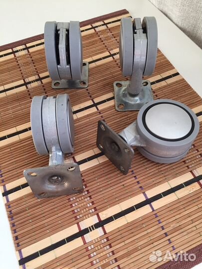 Ролики для дивана