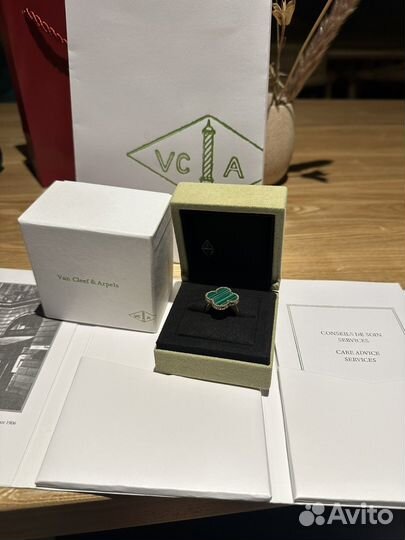 Кольцо Van Cleef с малахитом