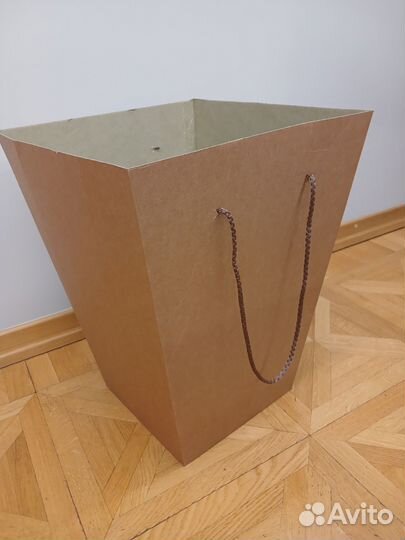 Картонная коробка-переноска с ручками для цветов