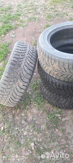 Bridgestone Blizzak Spike-01 235/55 R18 104T