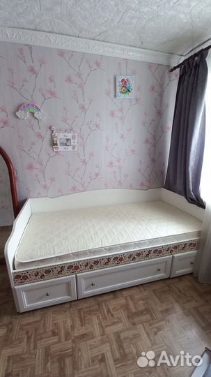 Односпальная кровать для девочки