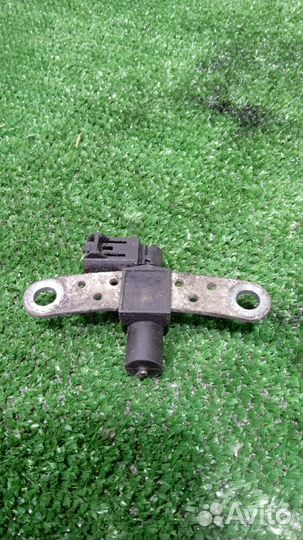 Датчик положения коленвала Renault Logan