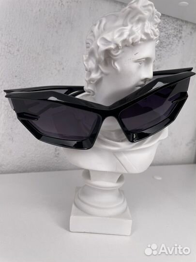 Солнцезащитные очки Givenchy черные