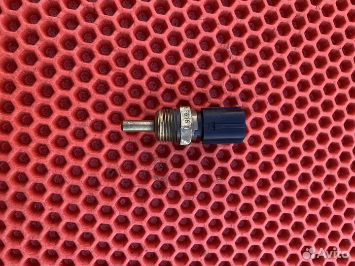 Датчик охлаждающей жидкости Mitsubishi Carisma