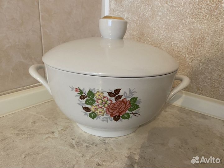 Фарфоровая кастрюля-супница