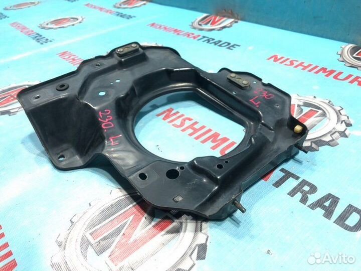 Крепление фары левое Isuzu Bighorn UBS25DW 6VD1