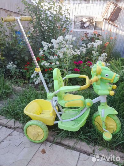 Детский трехколесный велосипед с музыкой