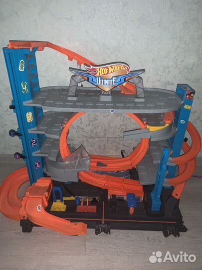 Трасса Hot Wheels Ultimate garage