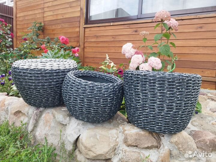 Кашпо из искусственного ротанга