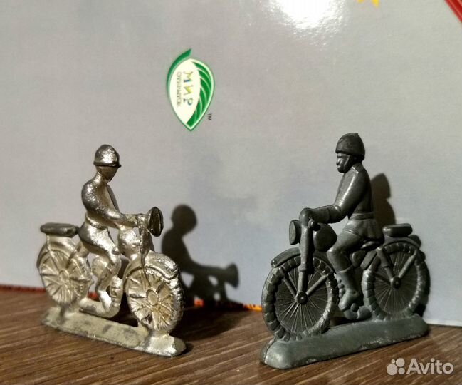 Мотоциклист, металл-олово зми солдатик времен СССР