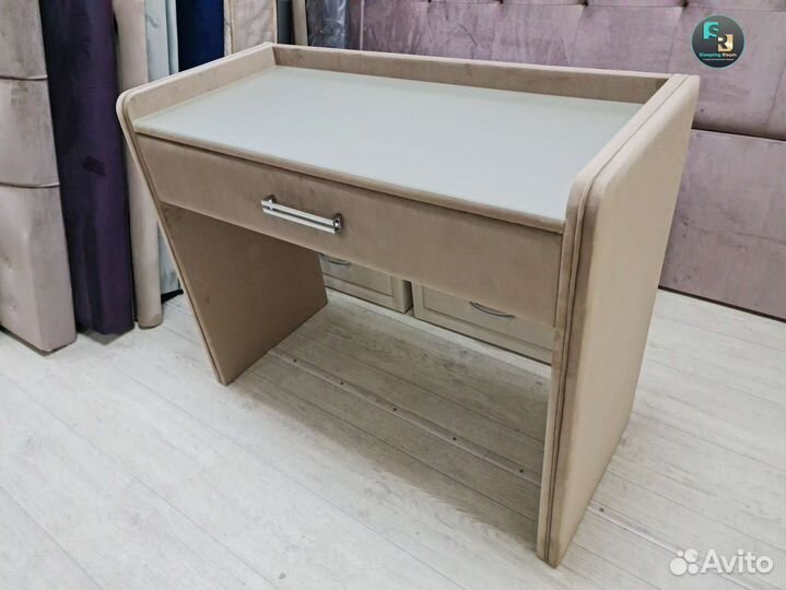 Туалетный столик
