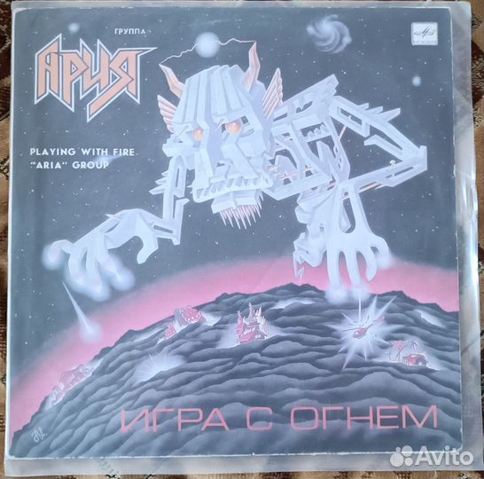 Проигрыватель винила и пластинки