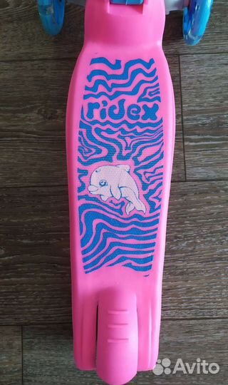 Новый трёхколёсный самокат + шлем