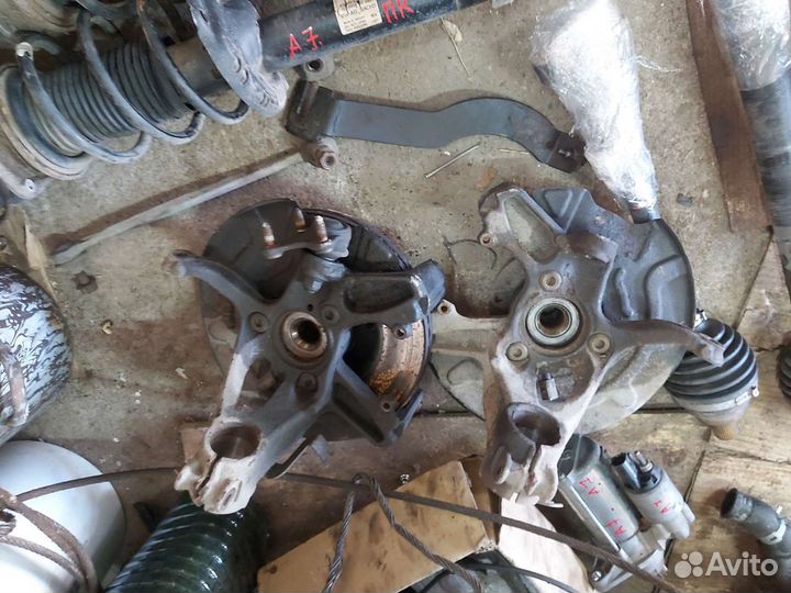 Кулак поворотный передний skoda Octavia a7 1.2 dsg