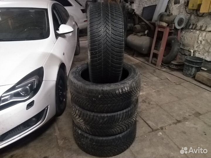 Bridgestone Blizzak LM-005 285/45 R20