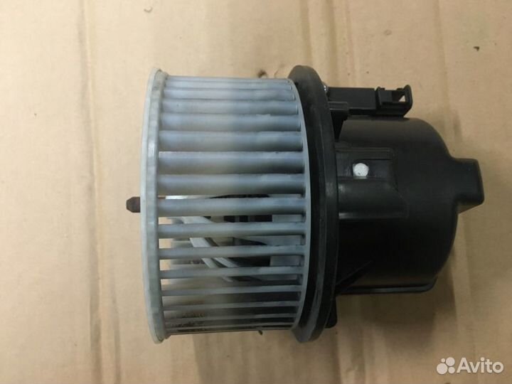 Моторчик отопителя печки Volvo S80 2006-2016г