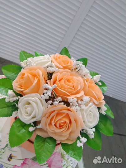 Розы в шляпной коробке