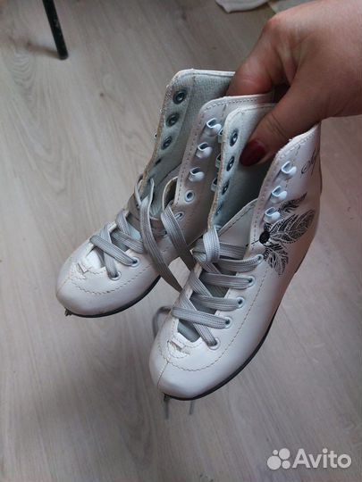 Коньки фигурные для девочки