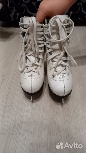 Продам детские фигурные коньки